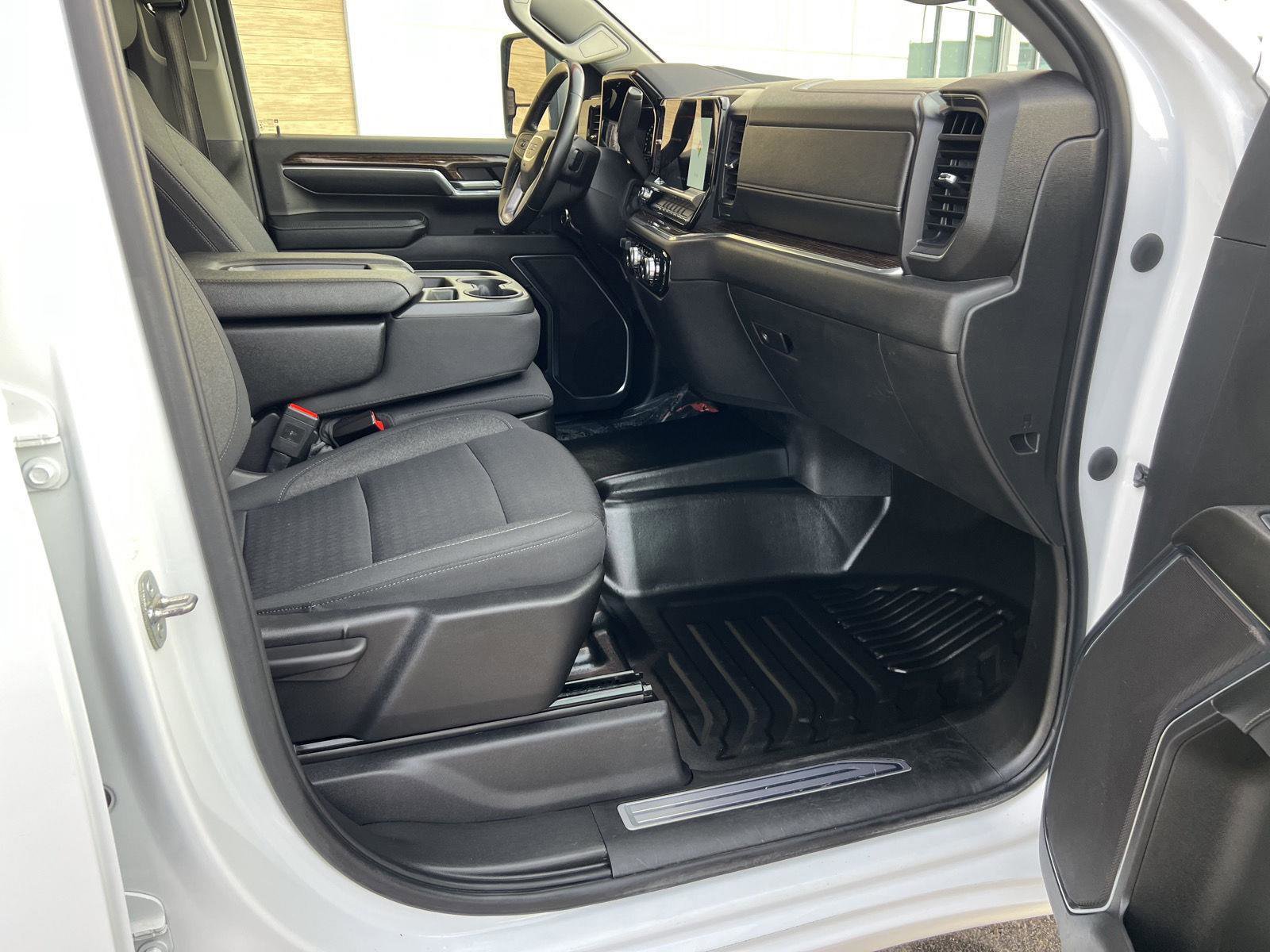 Used 2024 GMC Sierra 2500 SLE image 15
