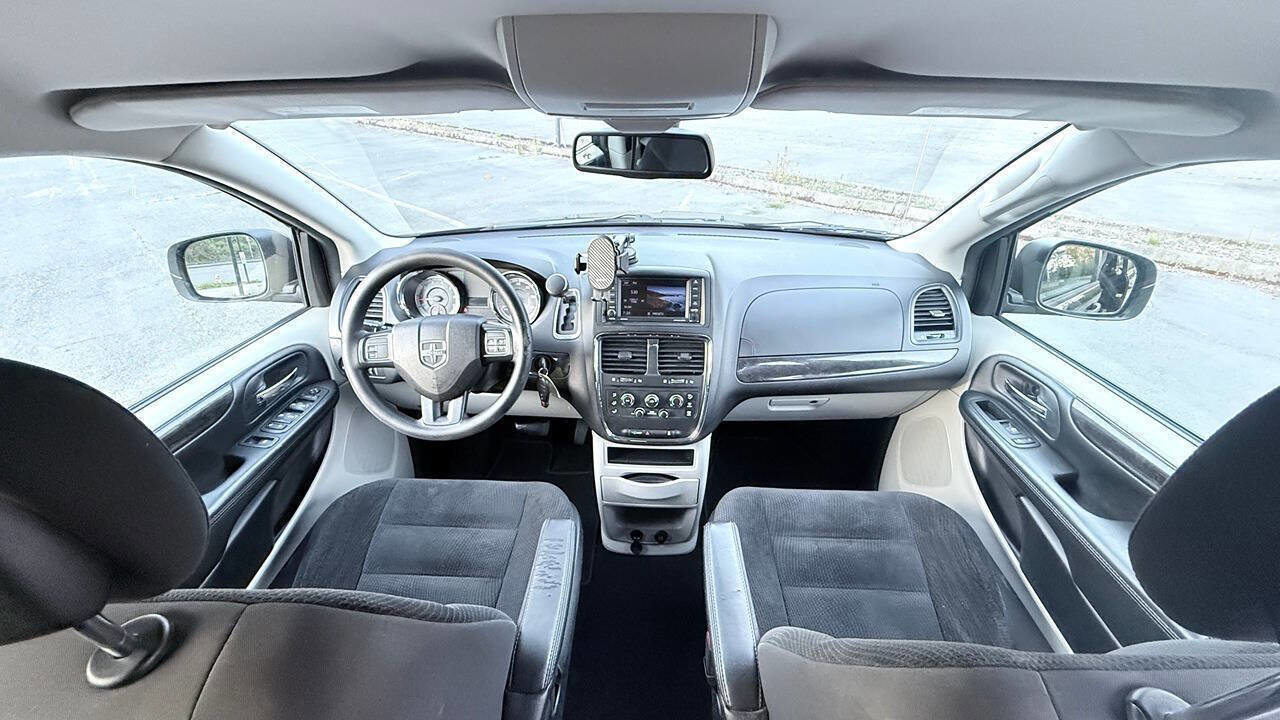 Used 2019 Dodge Grand Caravan SE FWD image 18