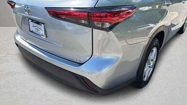Used 2023 Toyota Highlander LE FWD image 38