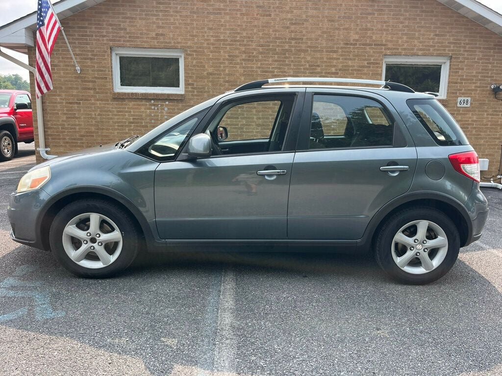 Used 2009 Suzuki SX4 AWD Hatchback w/ Touring Pkg image 6