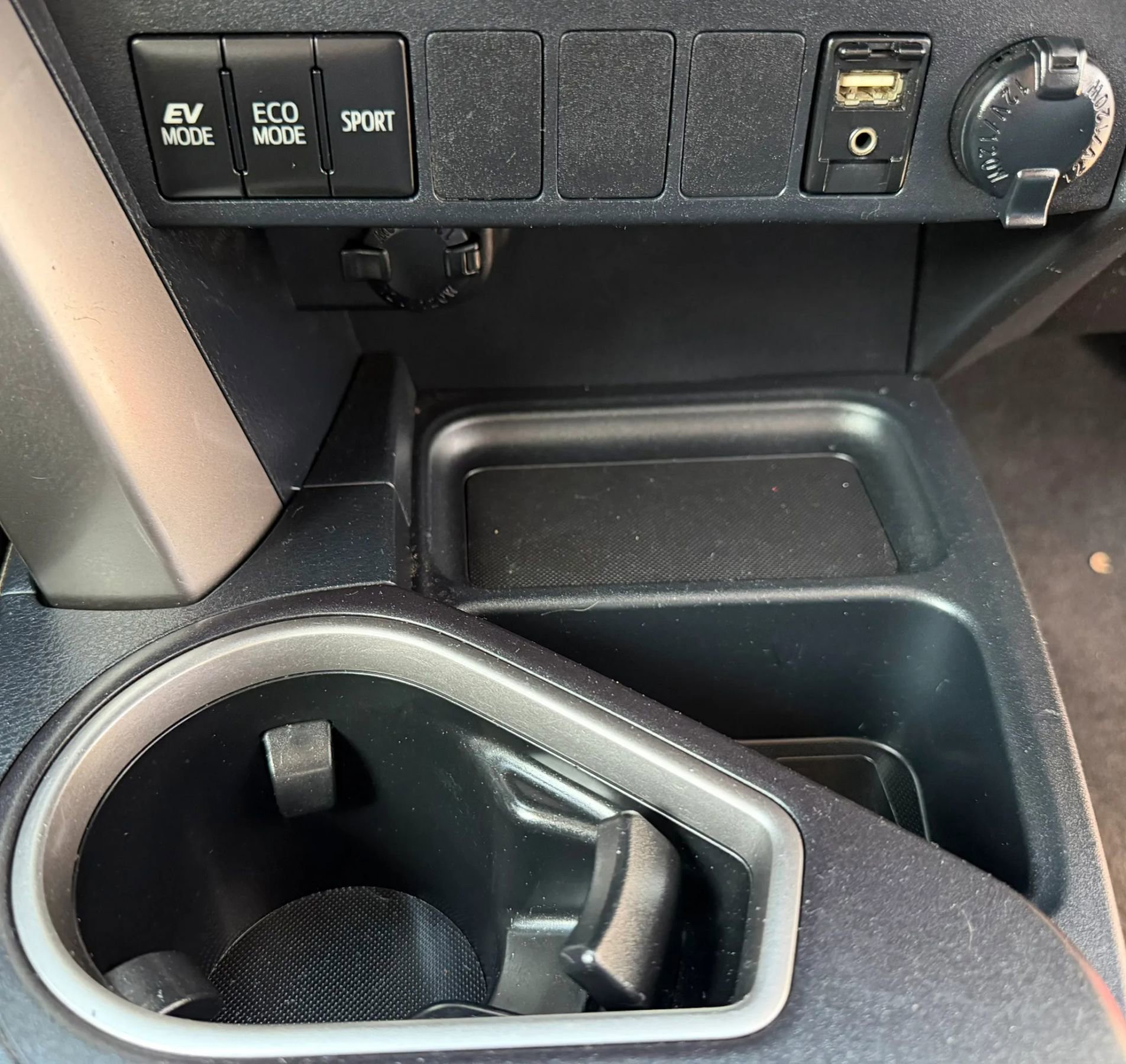 Used 2018 Toyota RAV4 LE AWD/4WD image 22