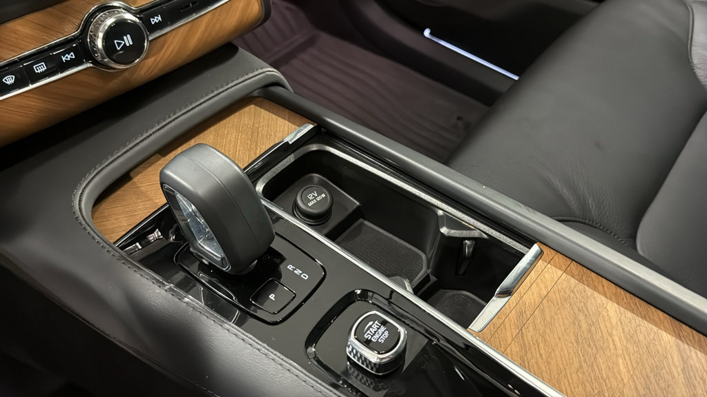 Certified 2025 Volvo XC90 T8 Plus w/ Protection Package Premier AWD/4WD image 18