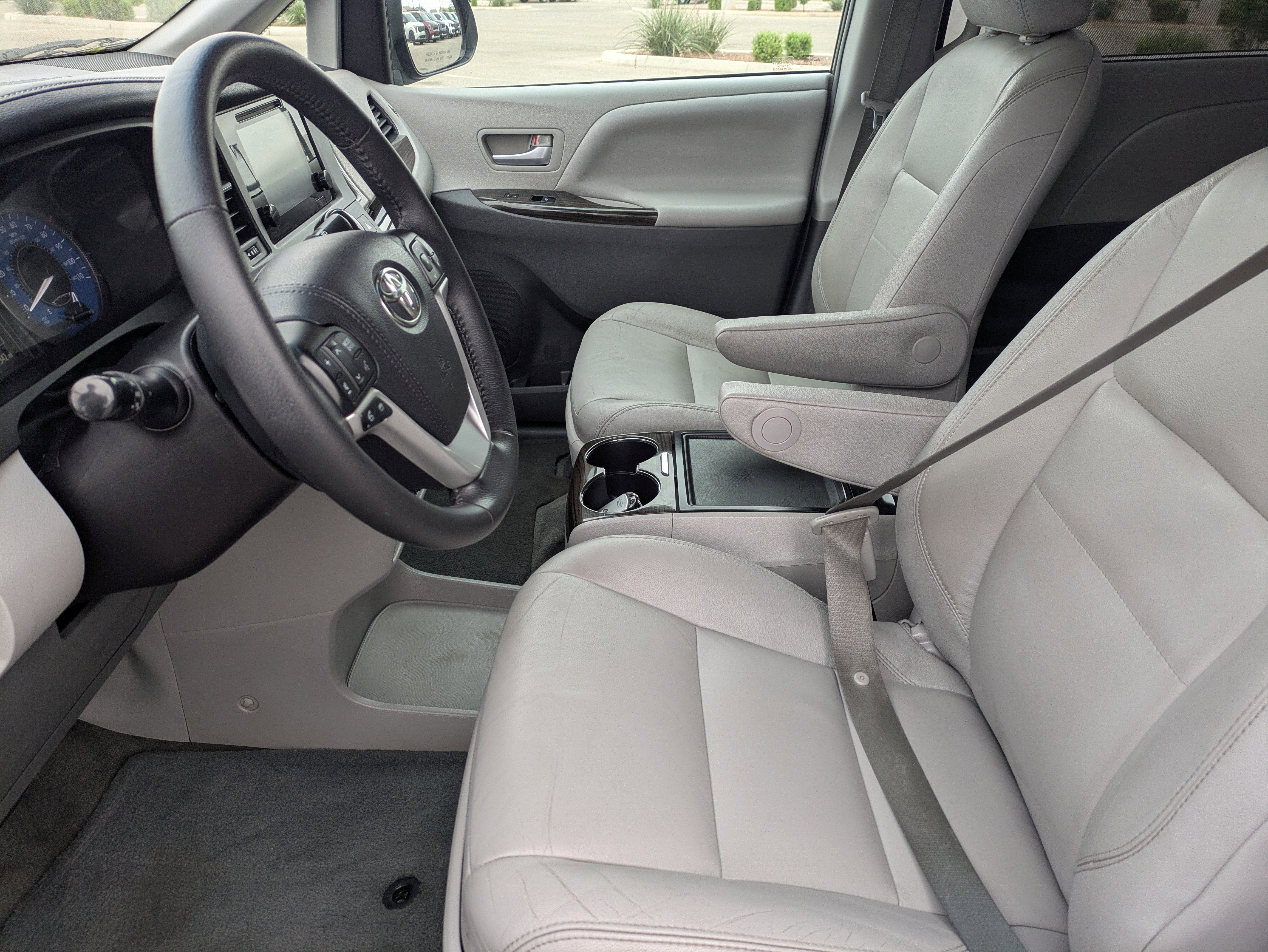 Used 2017 Toyota Sienna XLE w/ XLE Navigation Package FWD image 24