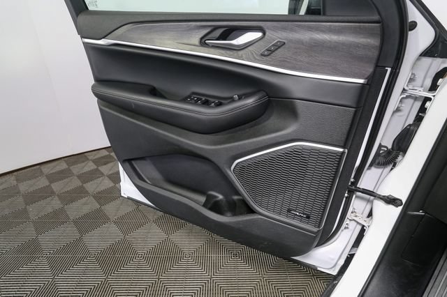 Used 2023 Jeep Grand Cherokee 4WD 4xe image 42
