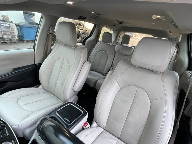 Used 2021 Chrysler Pacifica Touring-L FWD image 16