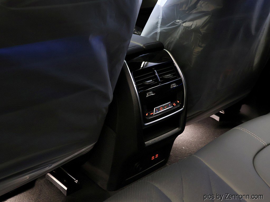 New 2026 BMW X5 xDrive50e w/ Executive Package image 15