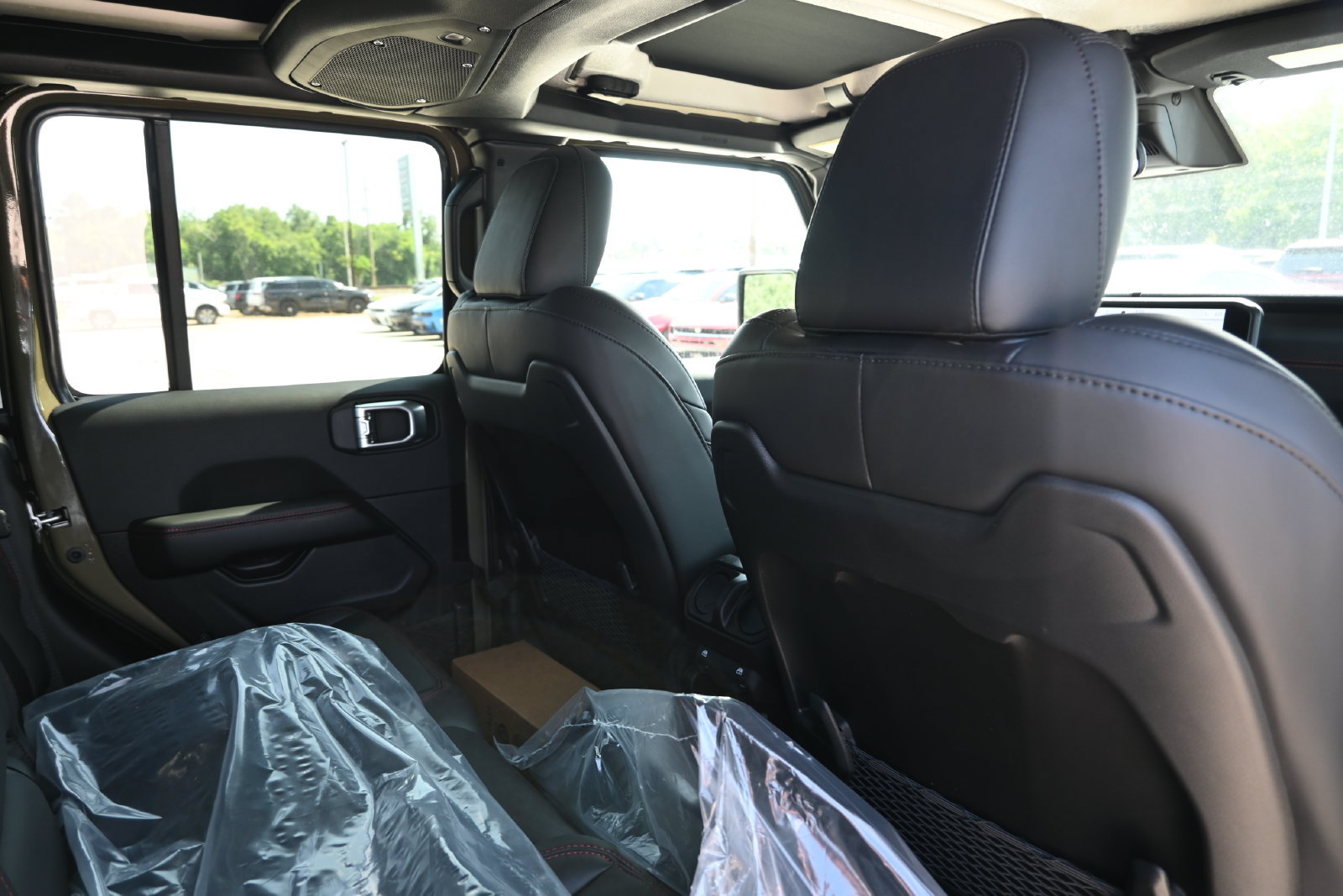 New 2026 Jeep Gladiator Rubicon w/ Steel Power Dome Hood Package AWD/4WD image 25