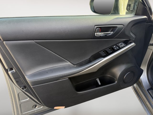 Used 2016 Lexus IS 300 AWD image 10