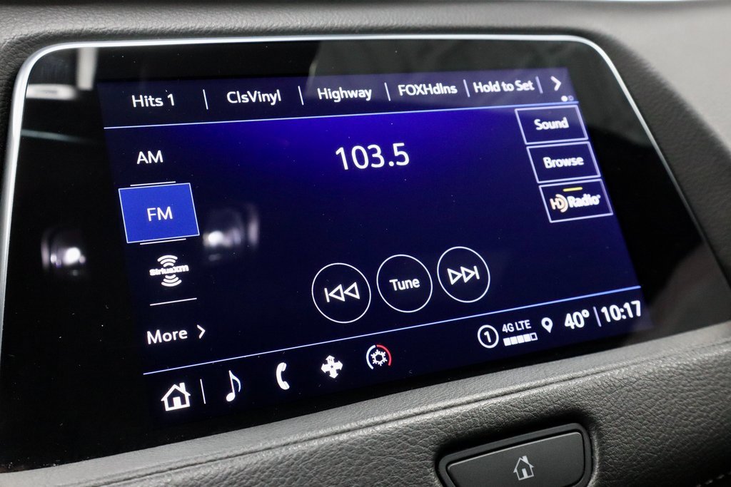 Used 2023 Cadillac XT4 Premium Luxury image 3