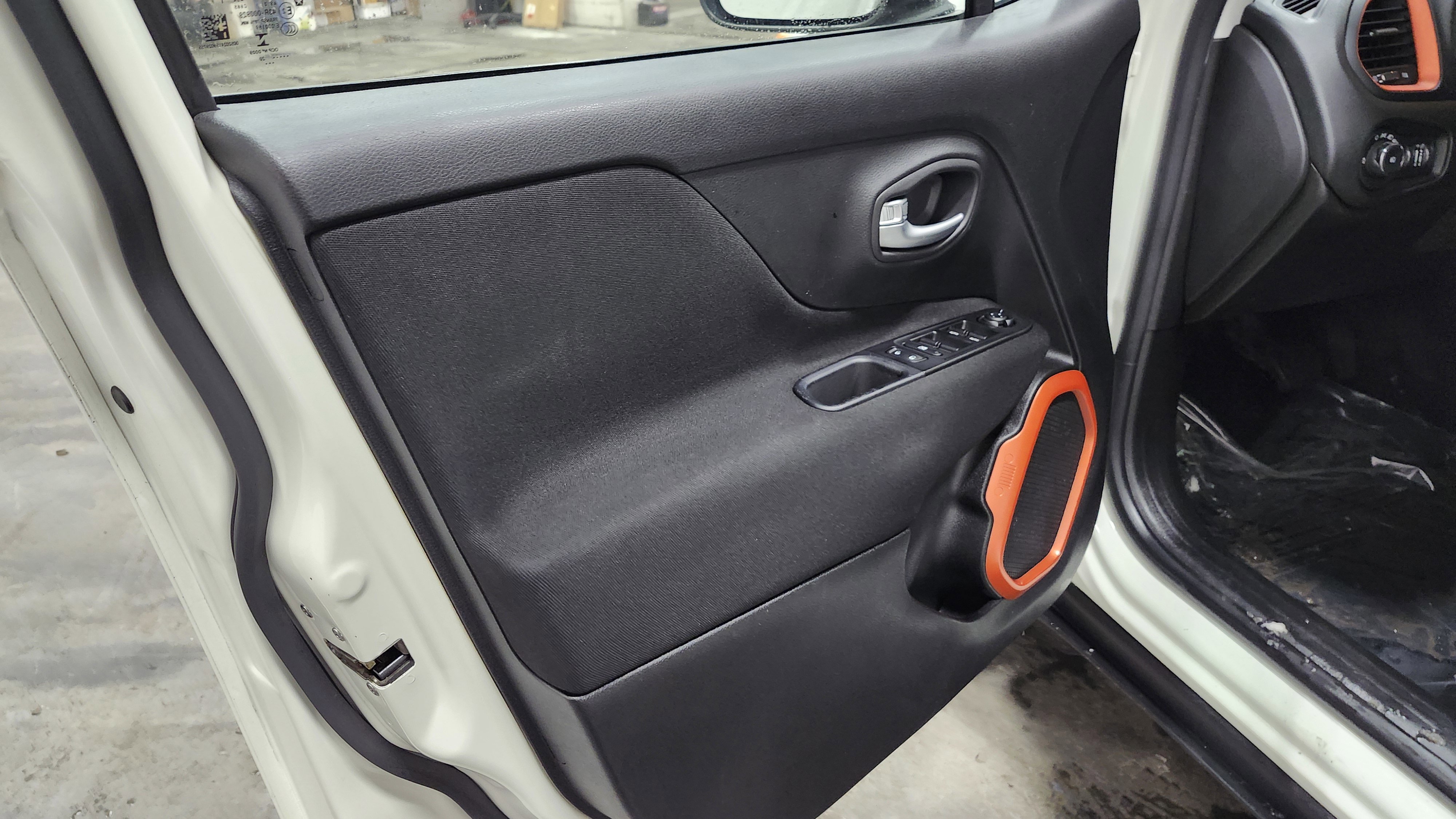 Used 2020 Jeep Renegade Latitude image 22