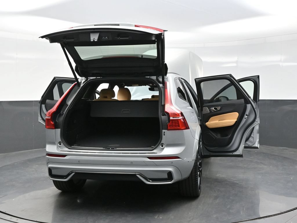 Used 2024 Volvo XC60 B5 Ultimate w/ Protection Package Premier AWD/4WD image 45