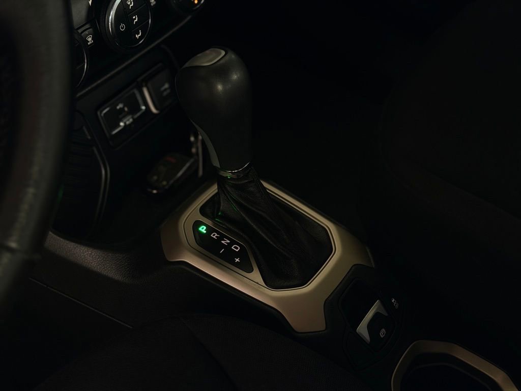 Used 2015 Jeep Renegade Latitude w/ Popular Equipment Group FWD image 41