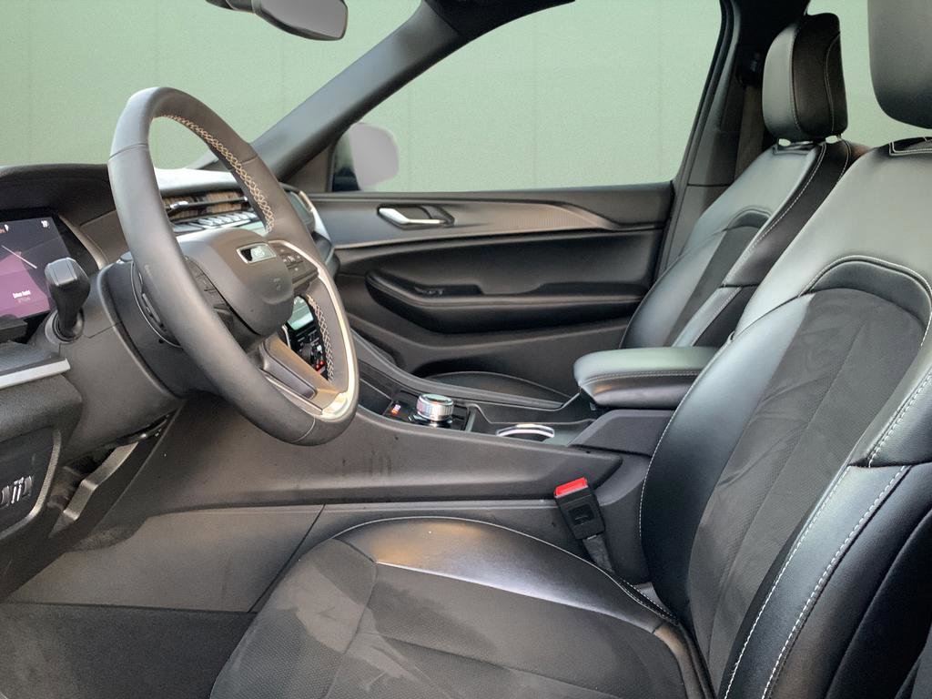 Used 2024 Jeep Grand Cherokee Altitude image 18