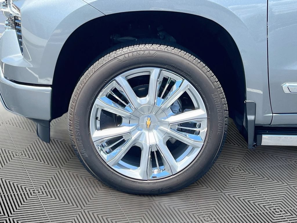 Used 2025 Chevrolet Silverado 1500 High Country AWD/4WD image 11