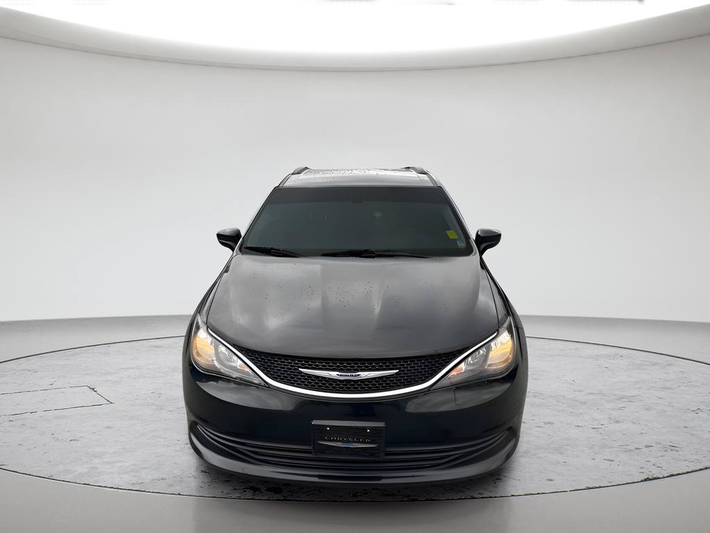 Used 2020 Chrysler Voyager Lxi FWD image 2