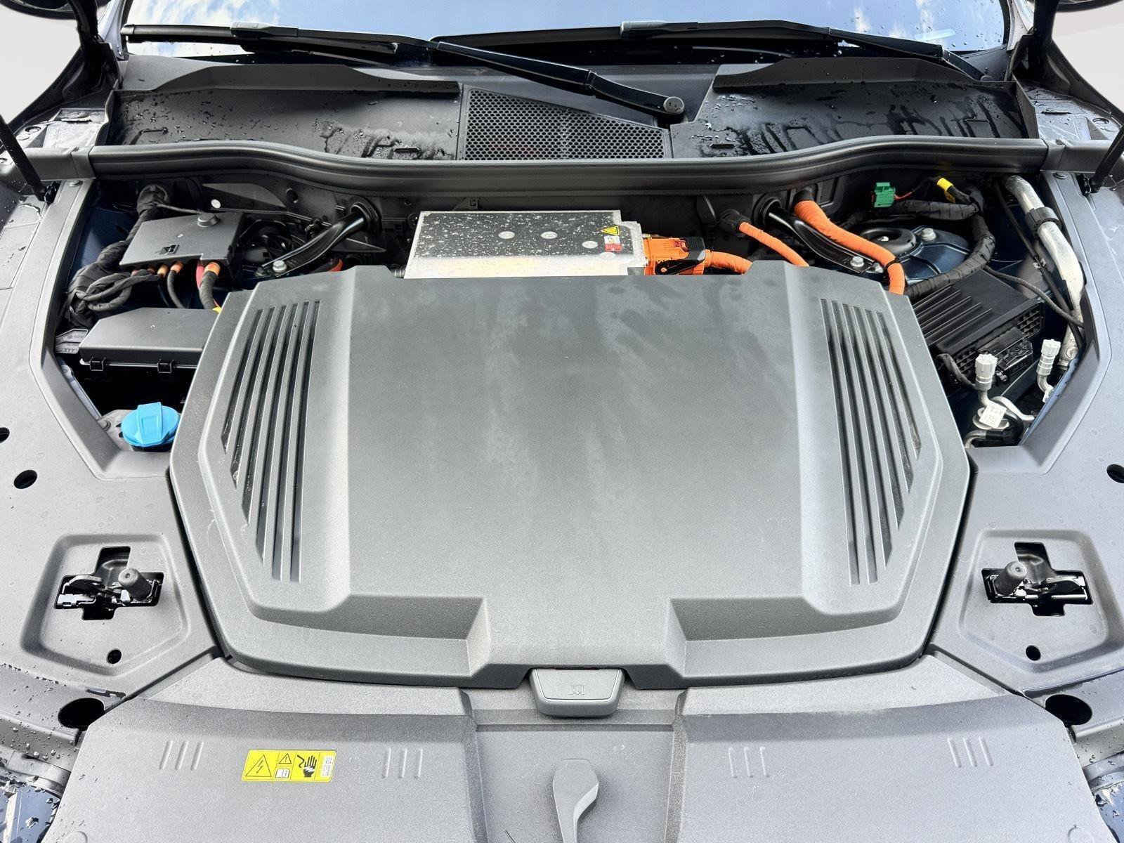 Used 2022 Audi e-tron Premium Plus w/ Premium Plus Package image 25