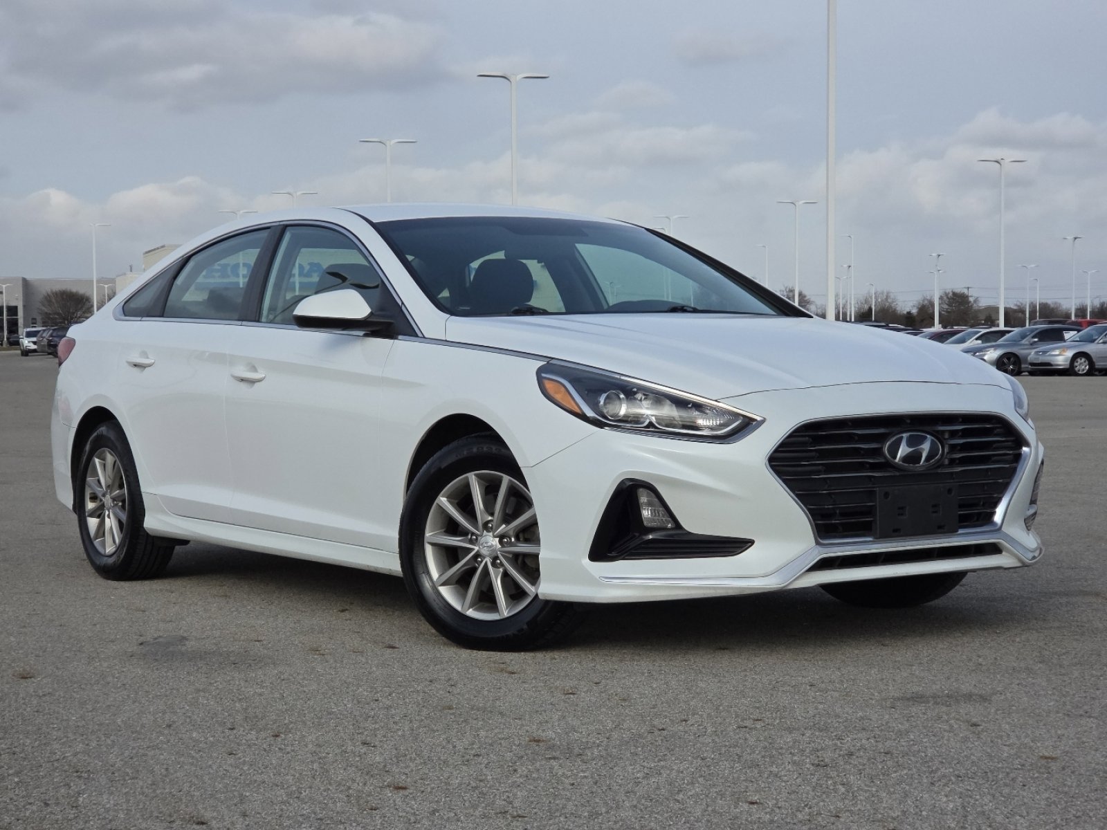 Used 2019 Hyundai Sonata SE image 2