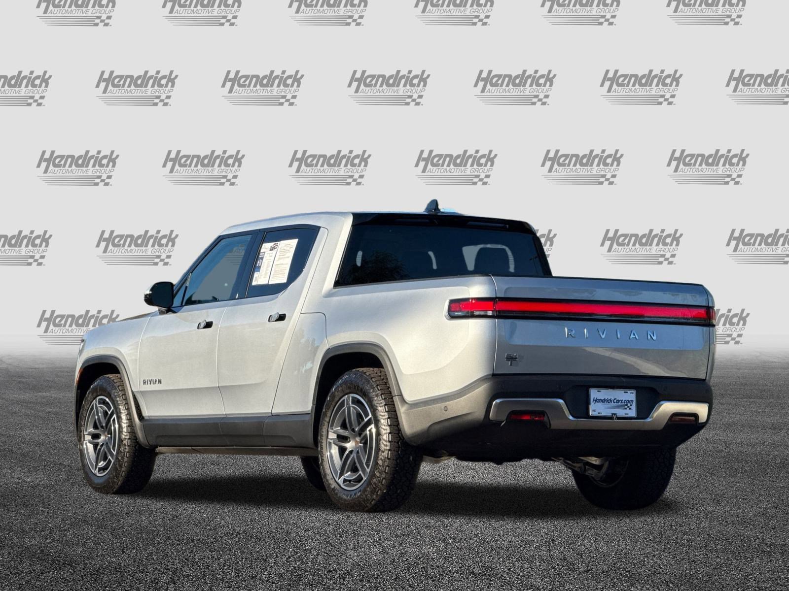 Used 2025 Rivian R1T Adventure image 7