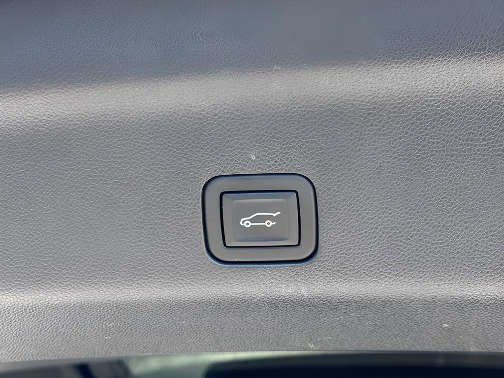 Used 2024 GMC Yukon Denali RWD image 44
