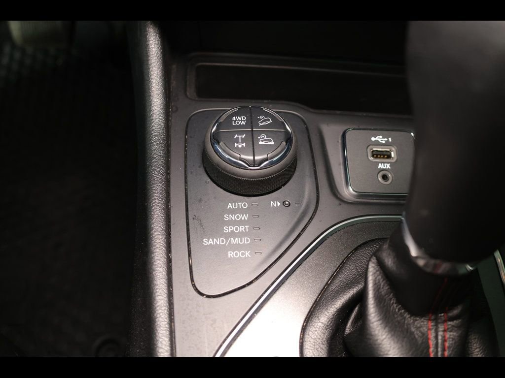 Used 2020 Jeep Cherokee Trailhawk w/ Comfort/Convenience Group AWD/4WD image 22