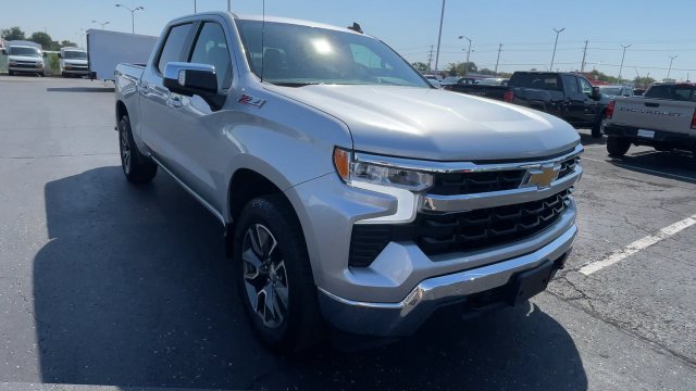 Used 2022 Chevrolet Silverado 1500 LT AWD/4WD image 4