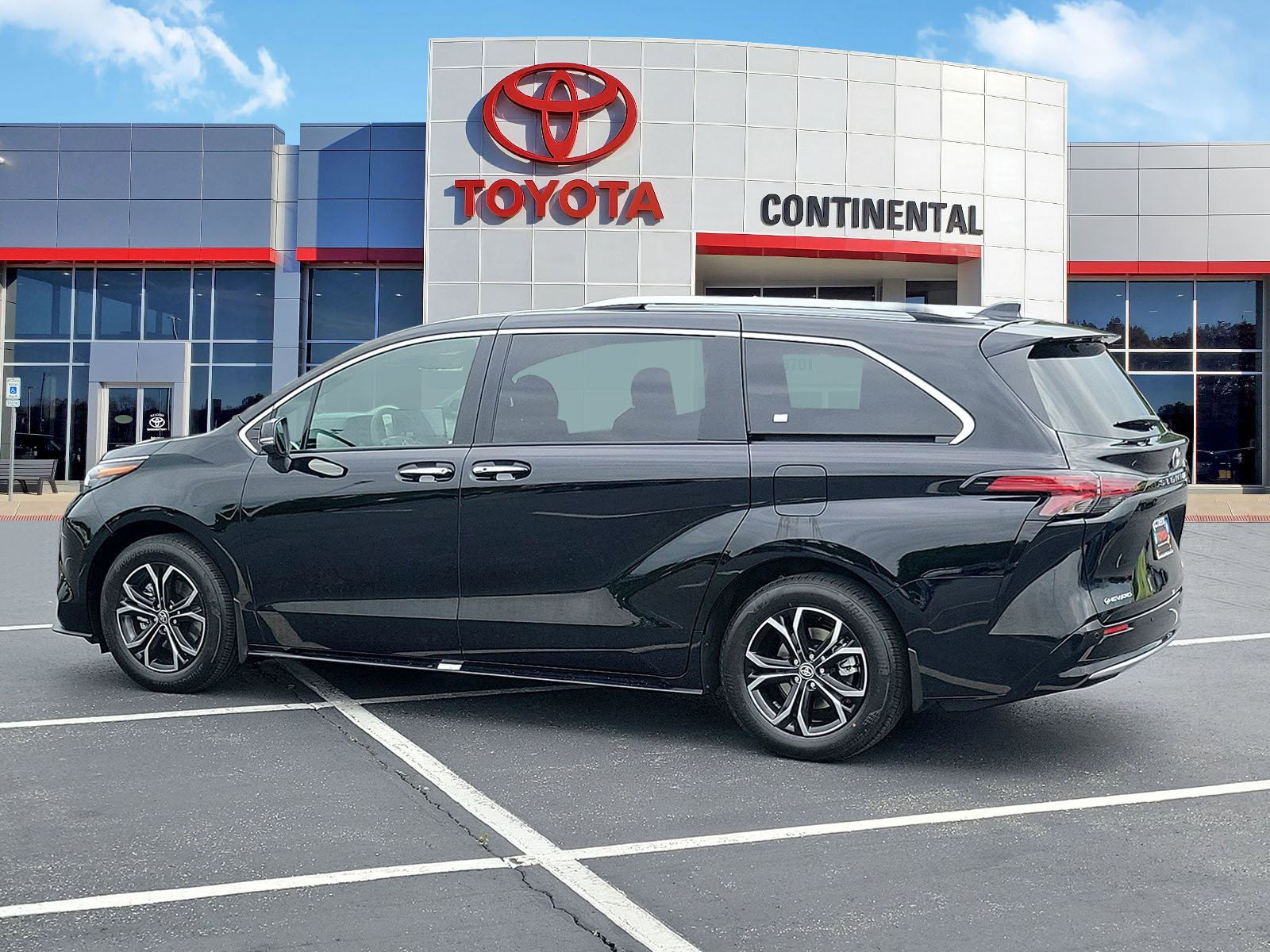 New 2026 Toyota Sienna Platinum AWD/4WD image 4