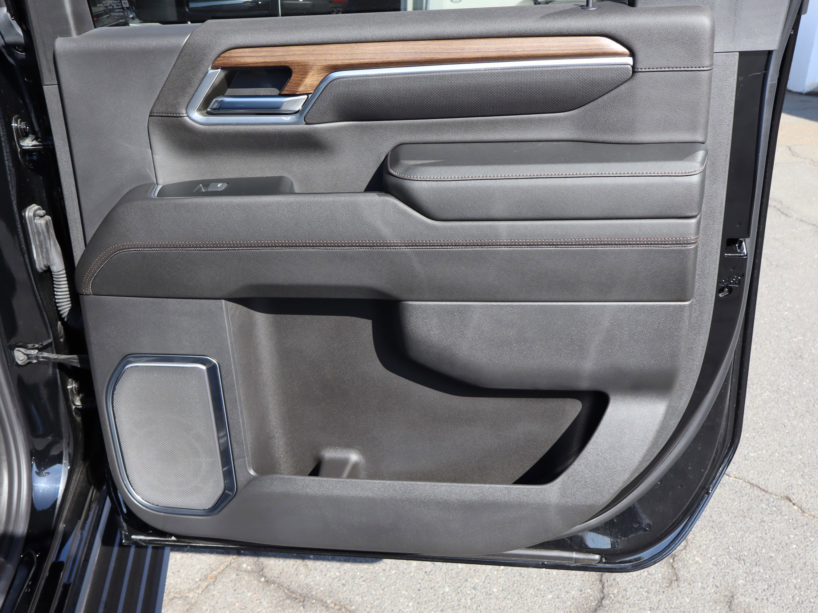 Used 2024 Chevrolet Silverado 2500 High Country w/ High Country Premium Package image 37