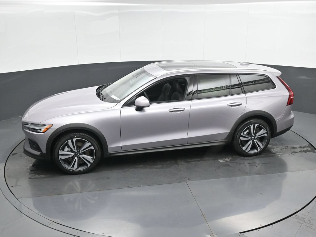 New 2026 Volvo V60 B5 Cross Country Plus w/ Climate Package AWD/4WD image 35