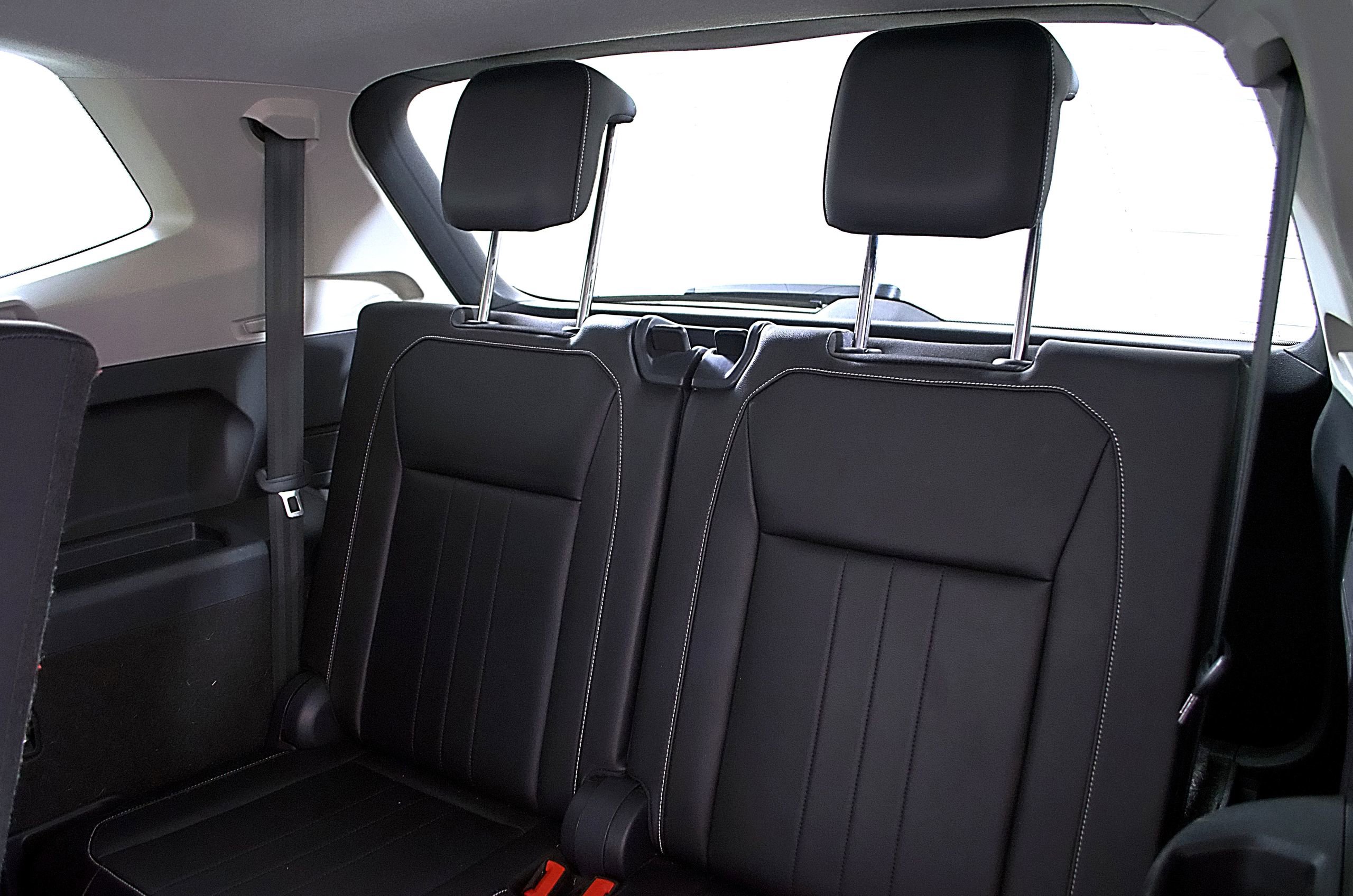 Used 2024 Volkswagen Tiguan SE w/ MDO Package, Three-Row image 18