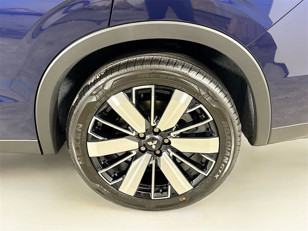 New 2025 Mitsubishi Outlander SE image 33