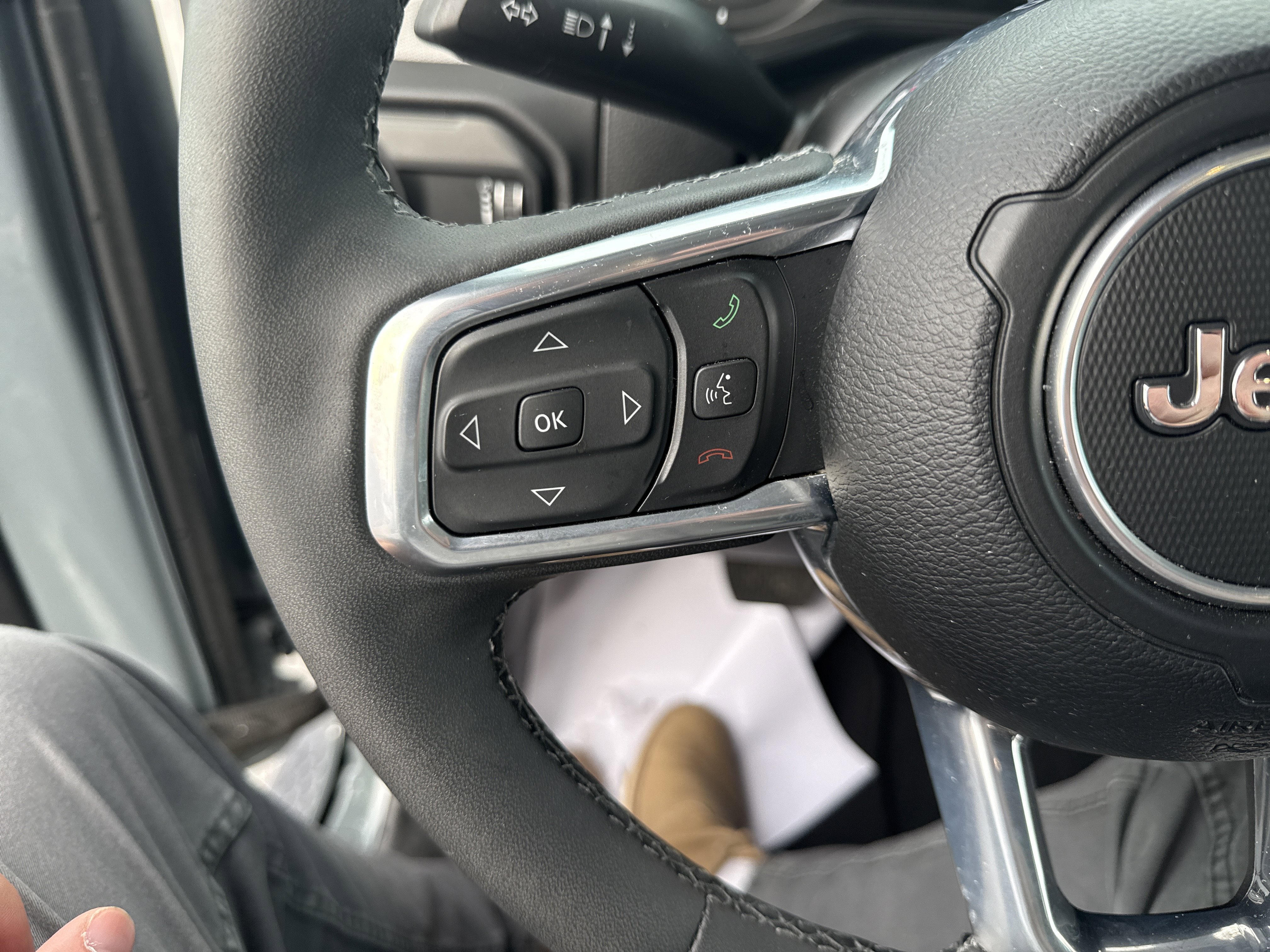 Used 2025 Jeep Wrangler Sahara image 16