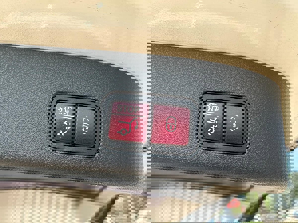 Used 2014 Mercedes-Benz GL 550 4MATIC image 40