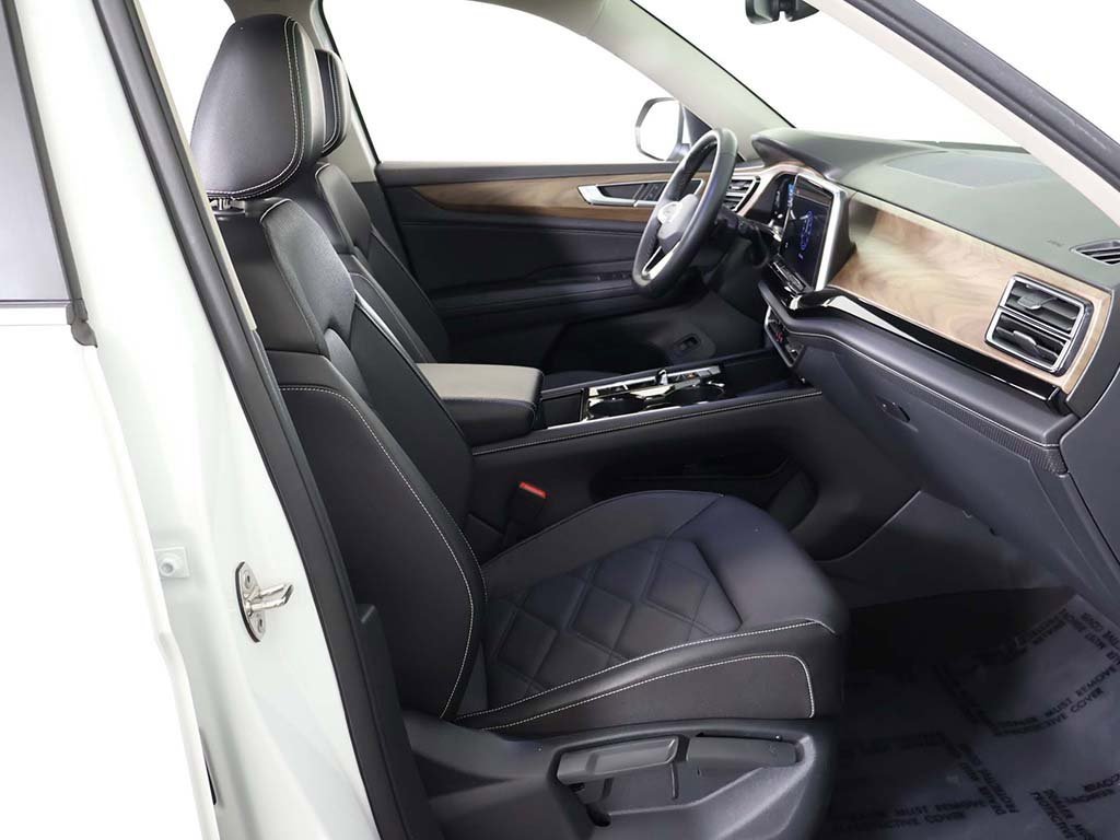 Used 2024 Volkswagen Atlas SE image 34