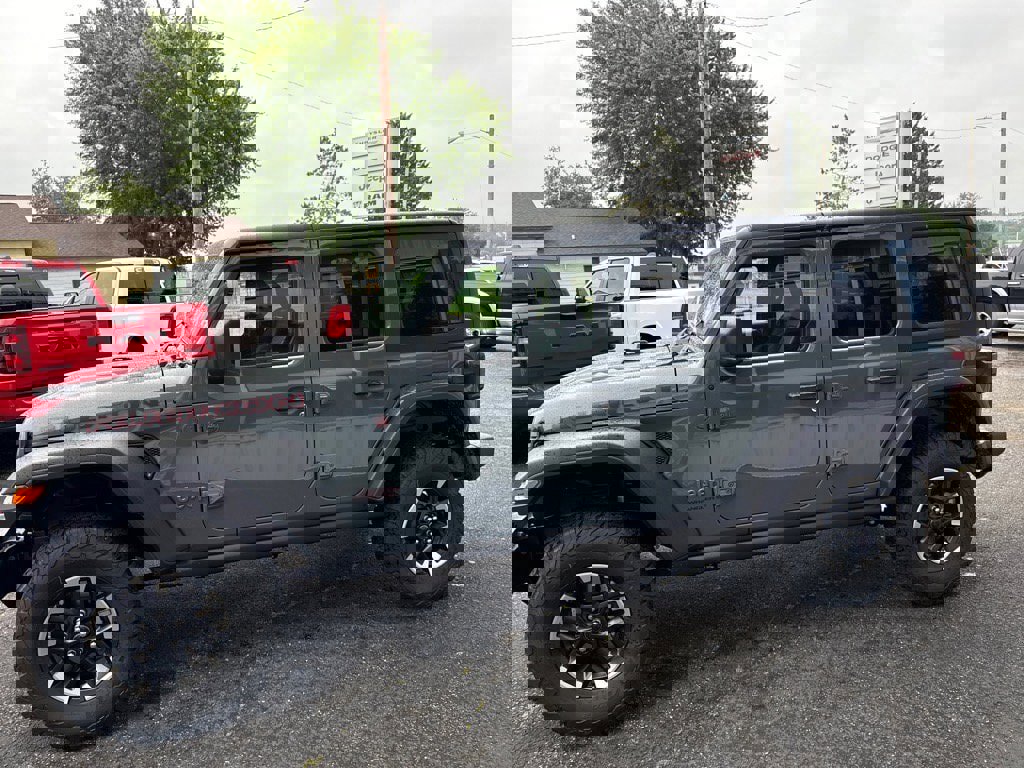 New 2025 Jeep Wrangler Unlimited Rubicon w/ Technology Group image 4