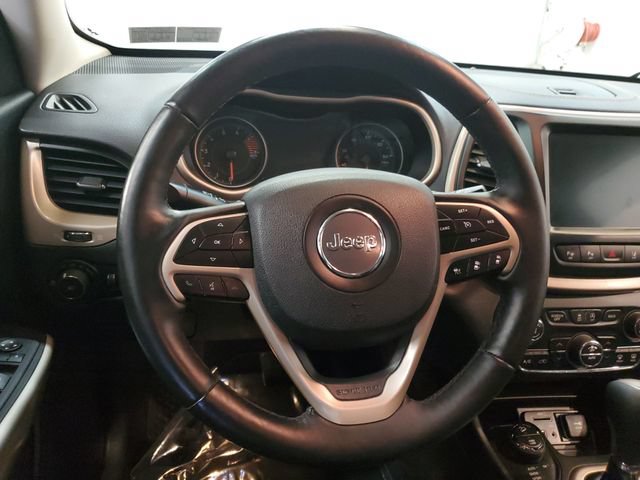 Used 2018 Jeep Cherokee Limited w/ Technology Group AWD/4WD image 15