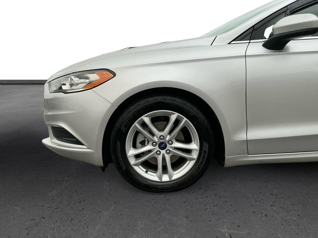 Used 2018 Ford Fusion SE w/ Fusion SE Technology Package image 13