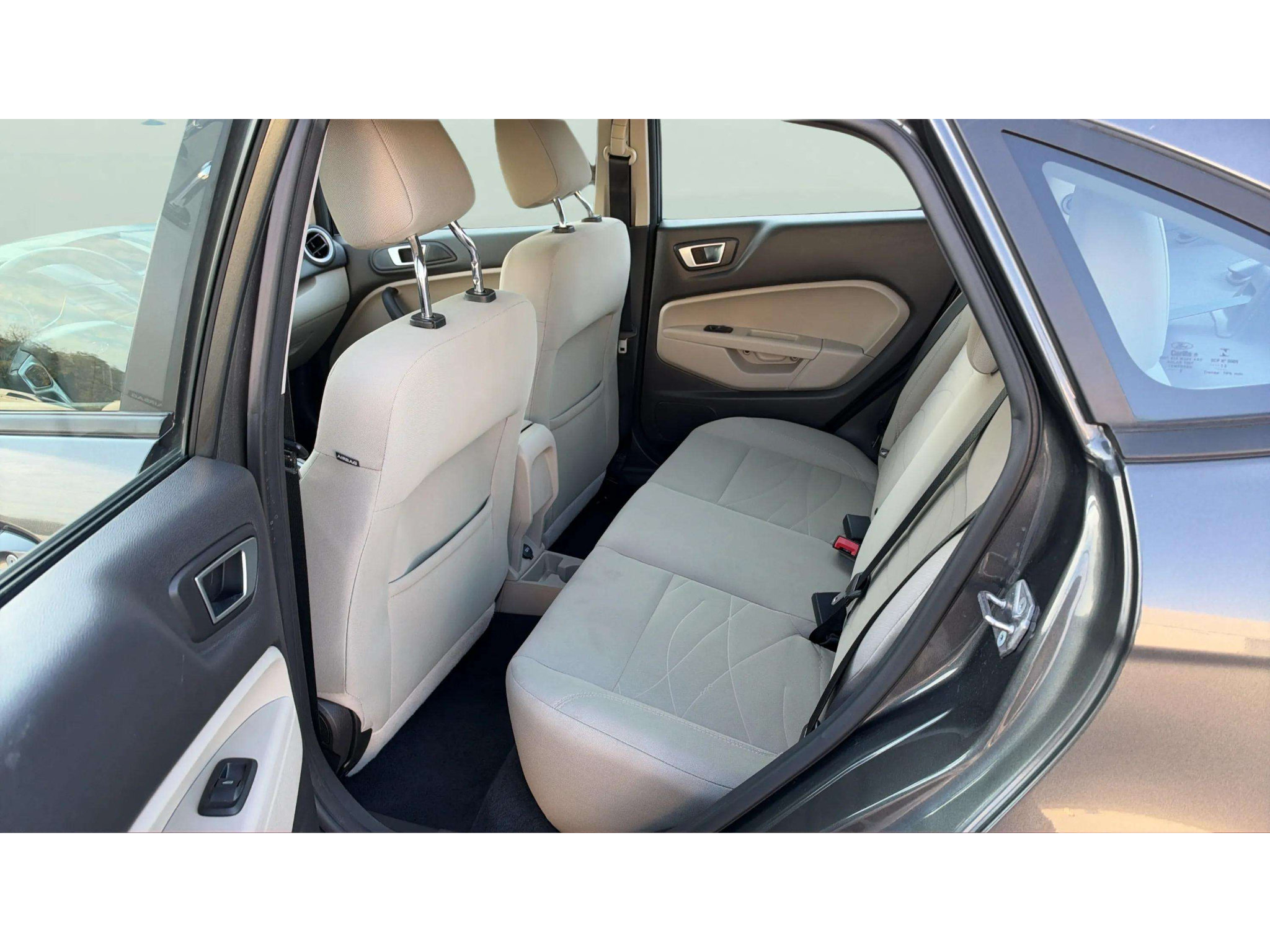 Used 2016 Ford Fiesta SE w/ Cold Weather Package FWD image 11