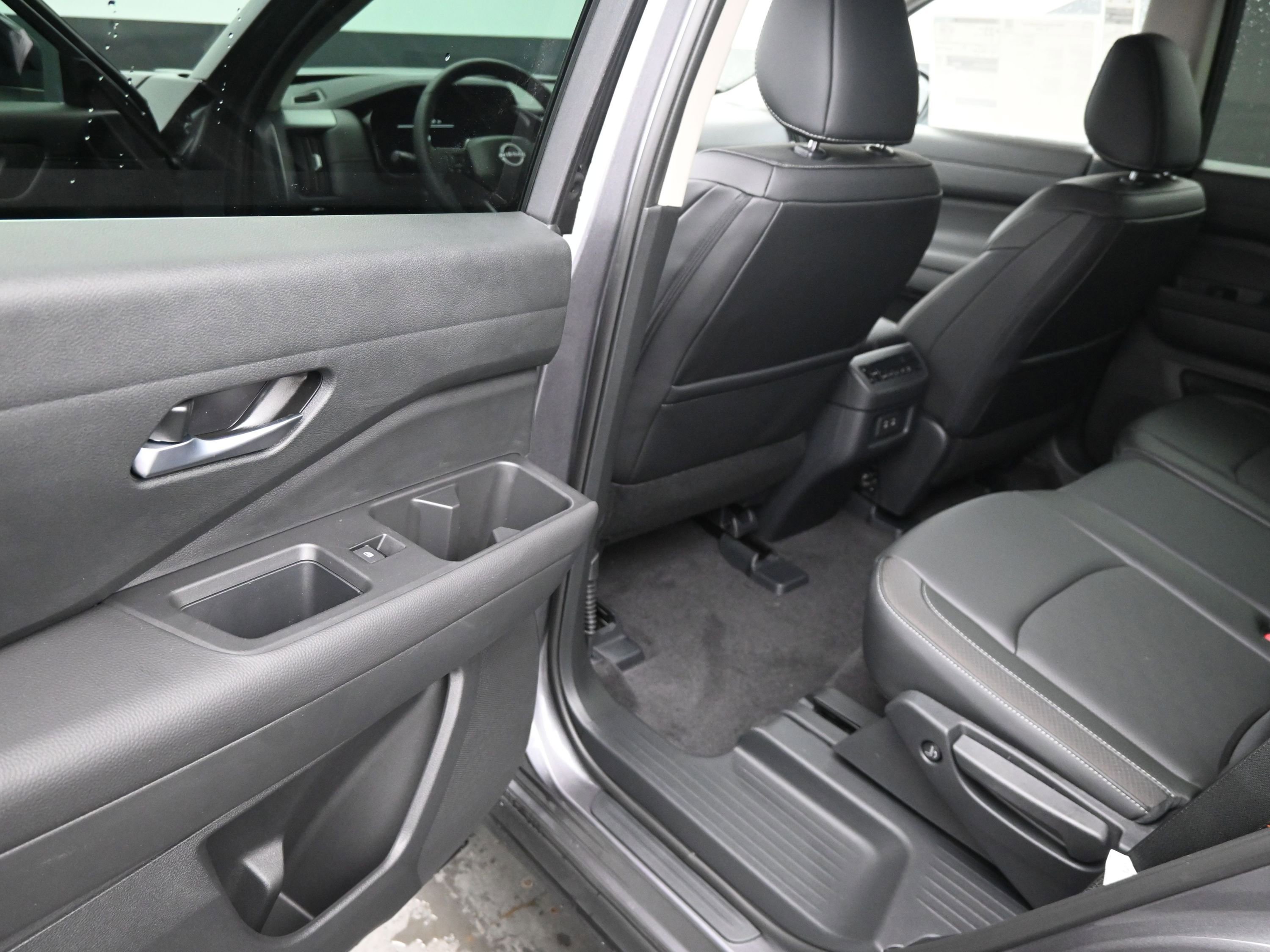 New 2026 Nissan Pathfinder SL FWD image 17