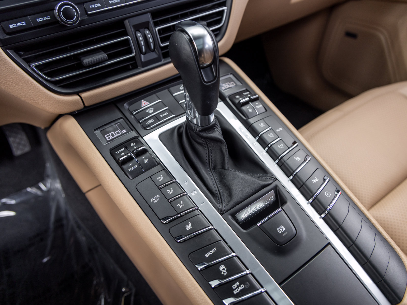 Certified 2021 Porsche Macan AWD/4WD image 46