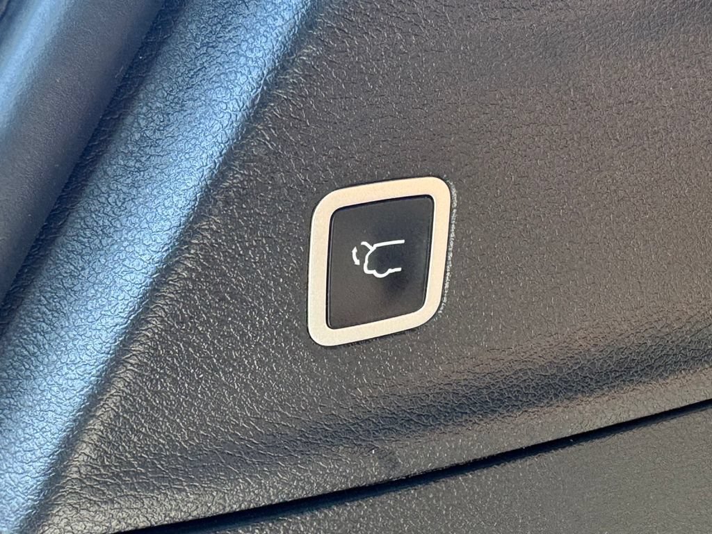 Used 2024 Chrysler Pacifica Pinnacle FWD image 19