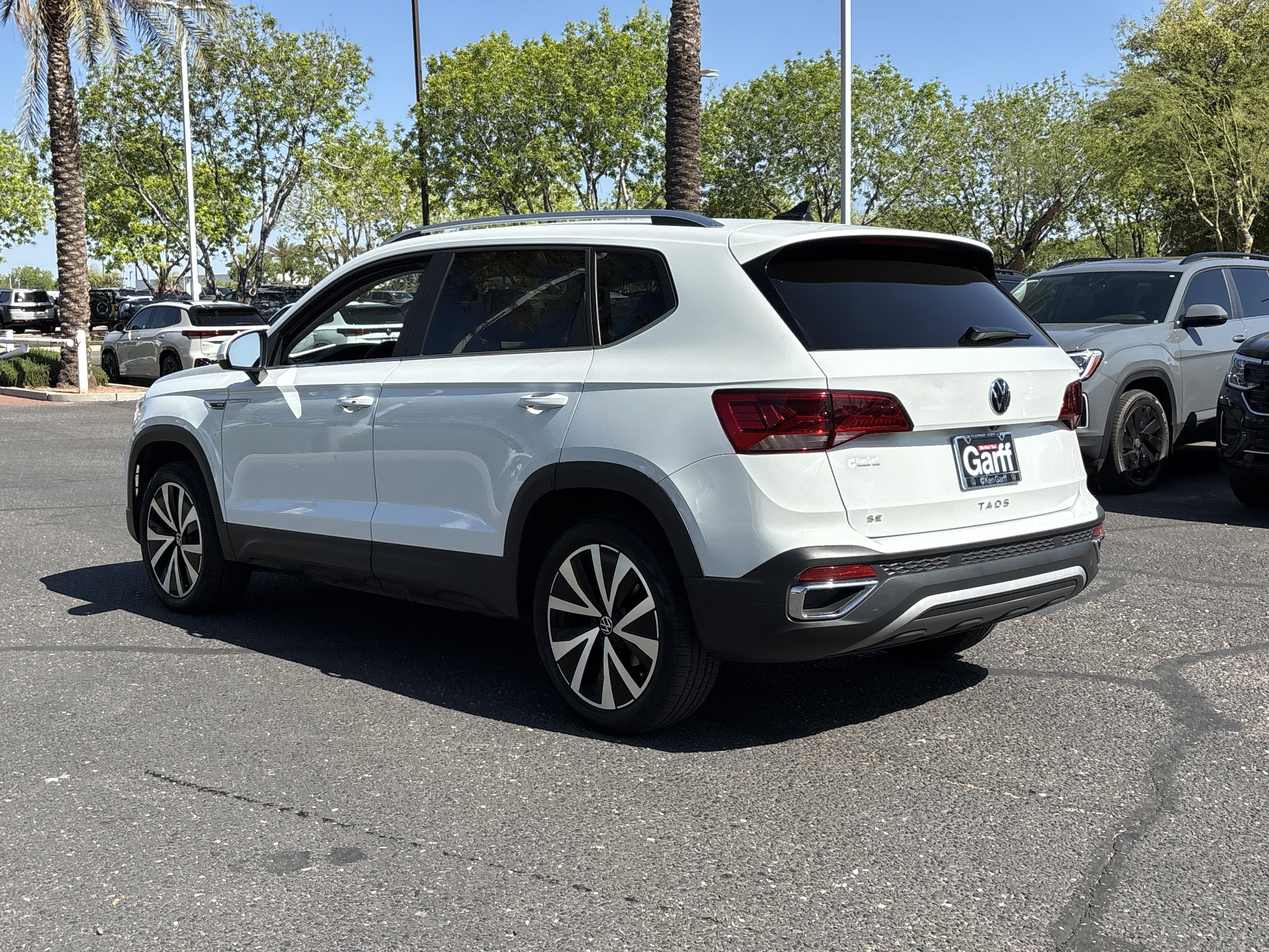 Used 2022 Volkswagen Taos SE image 3