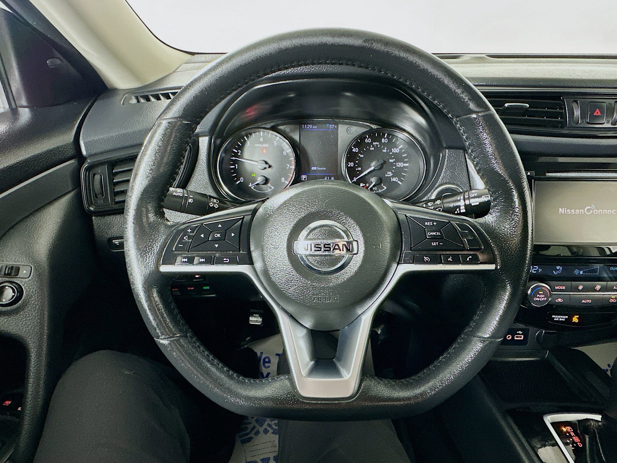 Used 2019 Nissan Rogue SV image 11