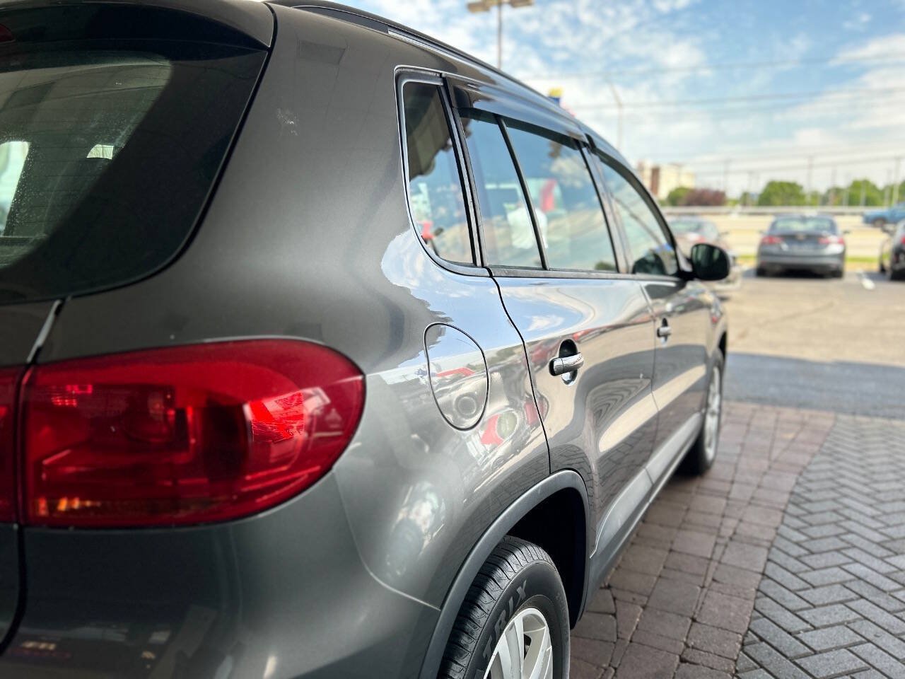 Used 2015 Volkswagen Tiguan SE FWD image 12