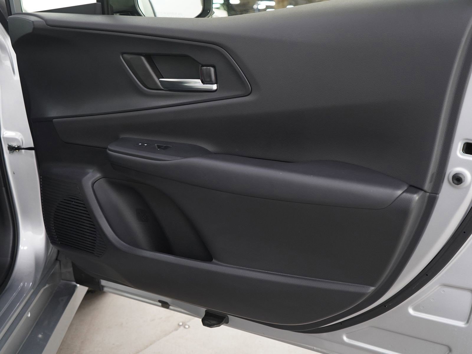 Used 2025 Toyota Prius Plug-In Hybrid image 12