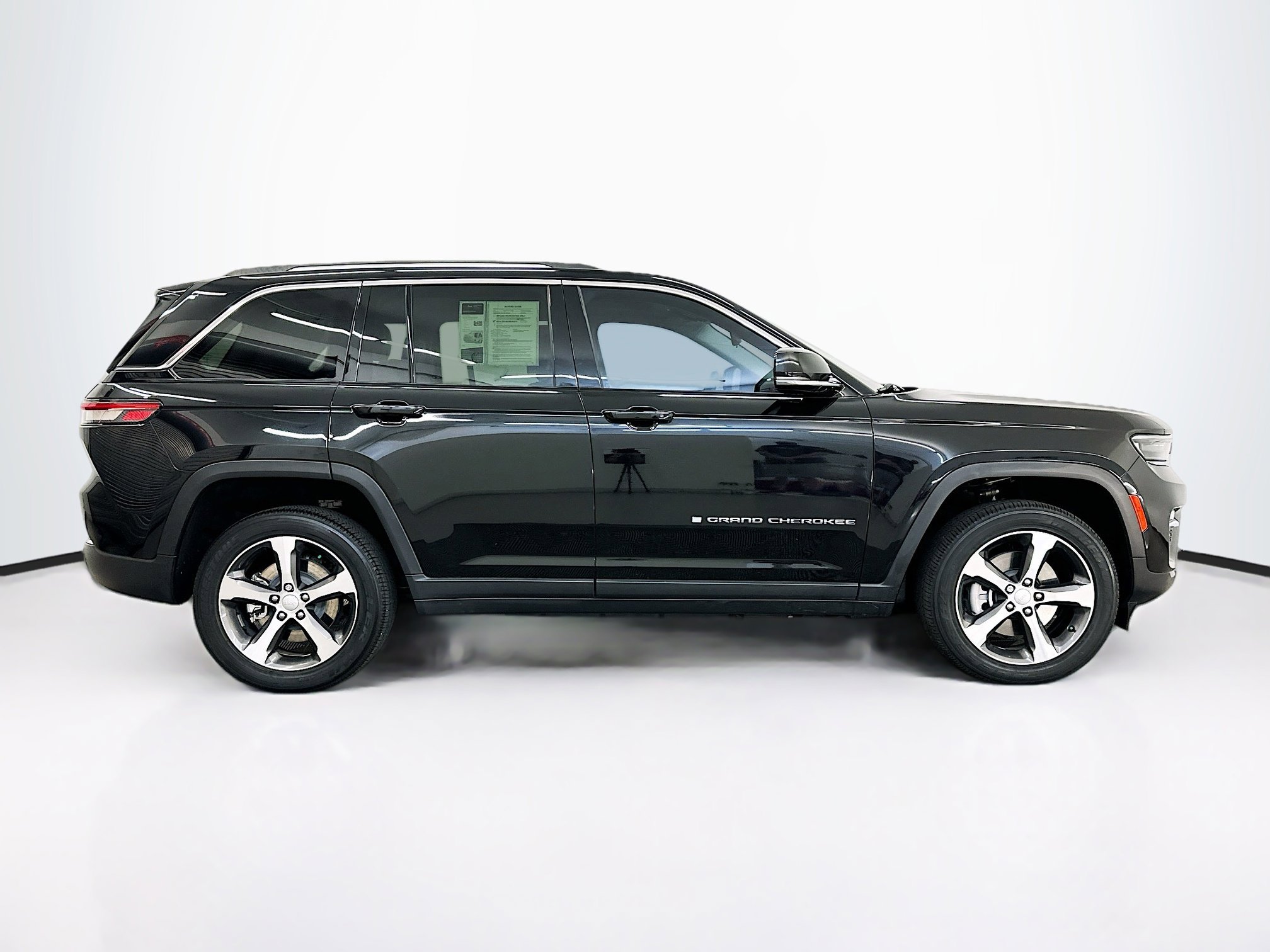 Used 2023 Jeep Grand Cherokee 4WD 4xe image 10