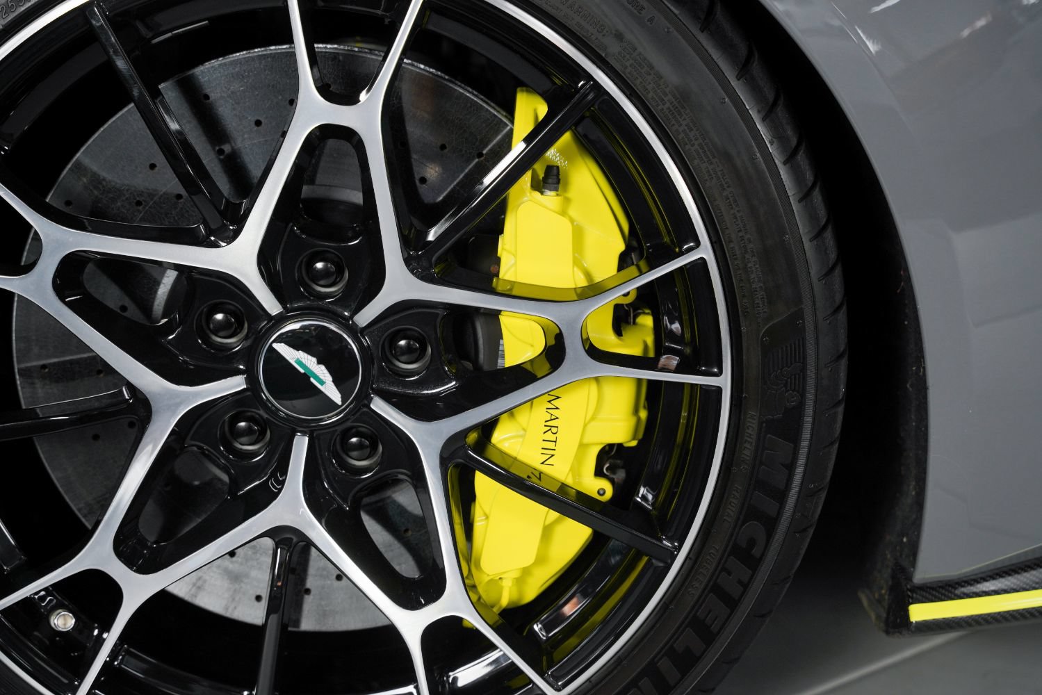 Used 2020 Aston Martin V8 Vantage AMR RWD image 20