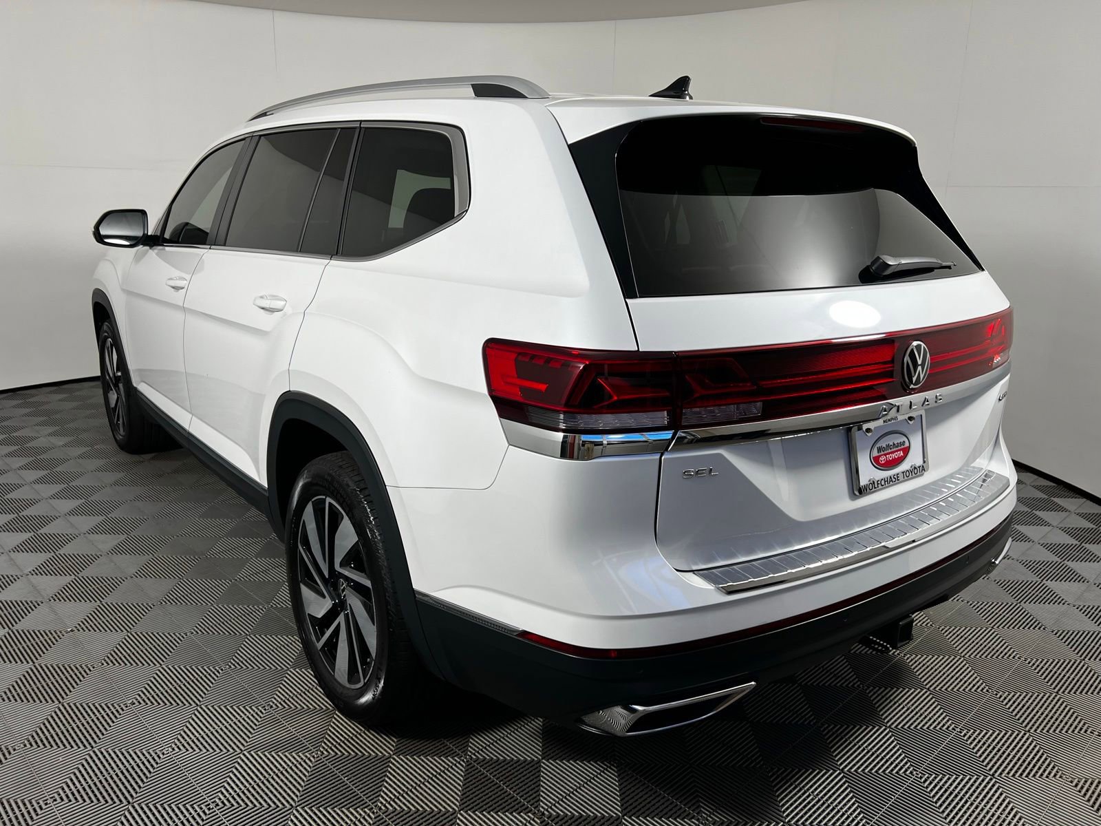 Used 2024 Volkswagen Atlas SEL AWD/4WD image 7