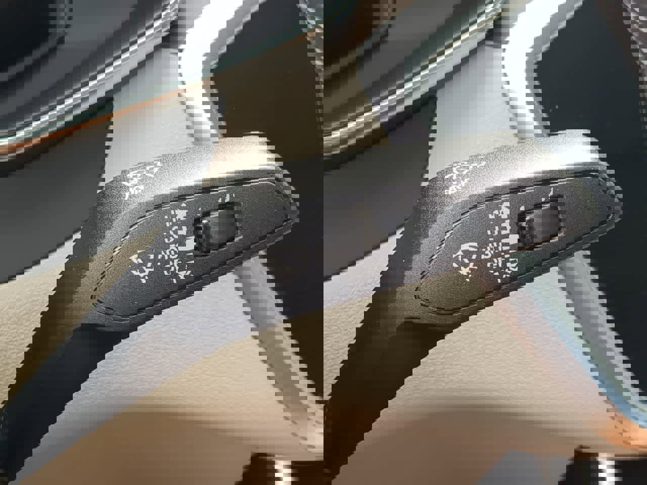 Used 2025 Audi A6 Premium image 27