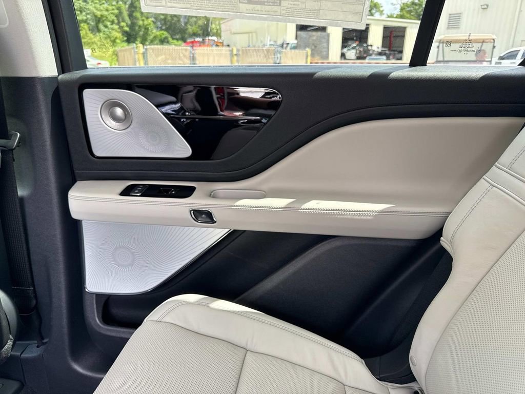 New 2025 Lincoln Aviator Reserve image 15