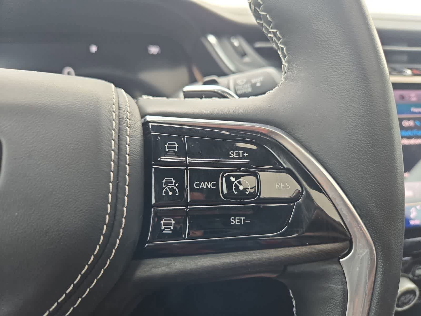 Used 2022 Jeep Grand Cherokee L Overland AWD/4WD image 25